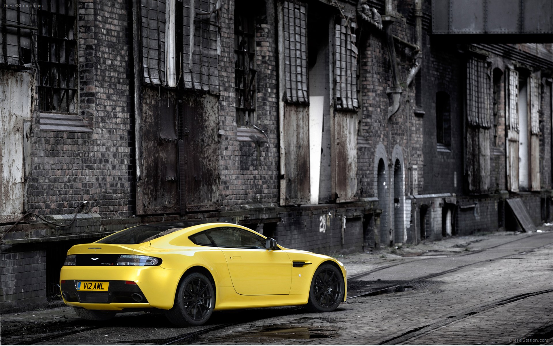 Aston Martin V12 Vantage S 2014